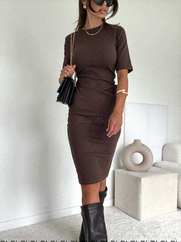 BC610 Sukienka z dzianiny prażek Czekolada