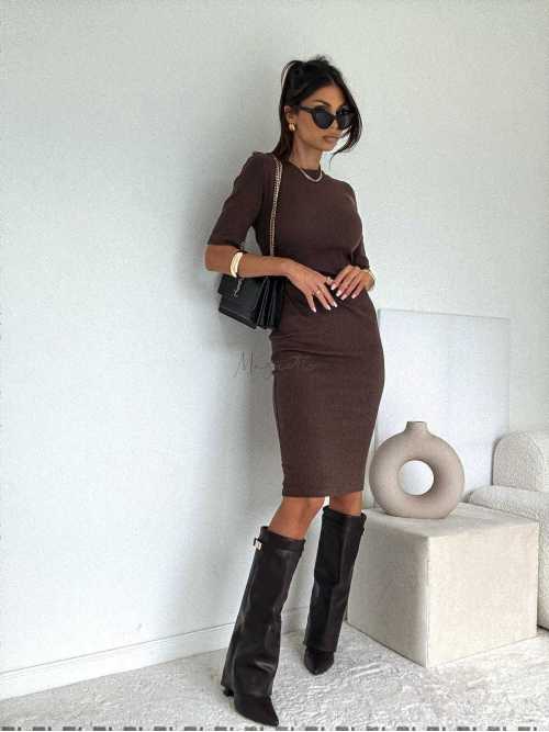 BC610 Sukienka z dzianiny prażek Czekolada