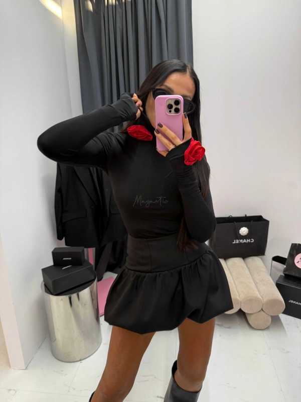 LM102 Elegancka Bluzka z Półgolfem + Róże La Milla Czarna