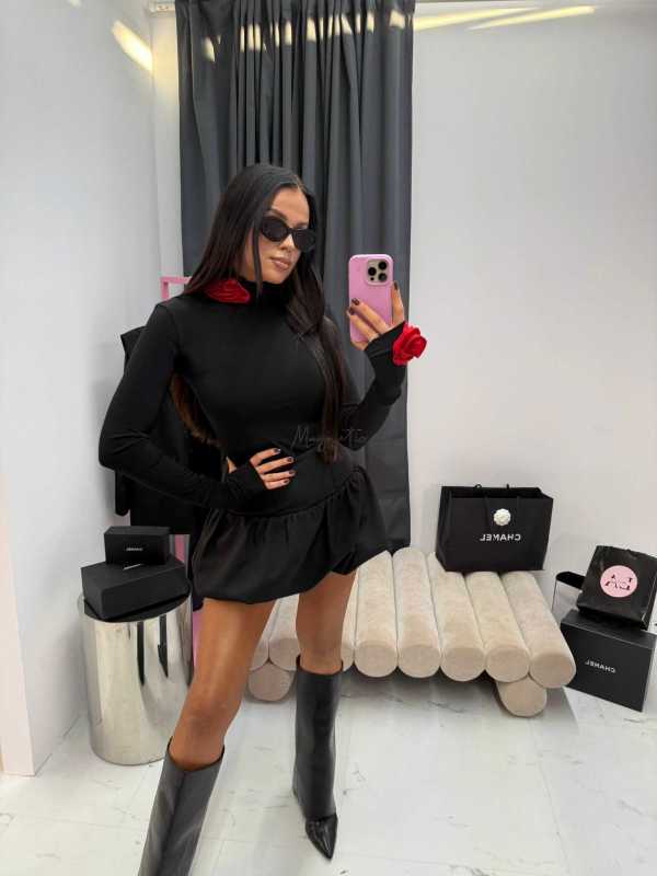 LM102 Elegancka Bluzka z Półgolfem + Róże La Milla Czarna