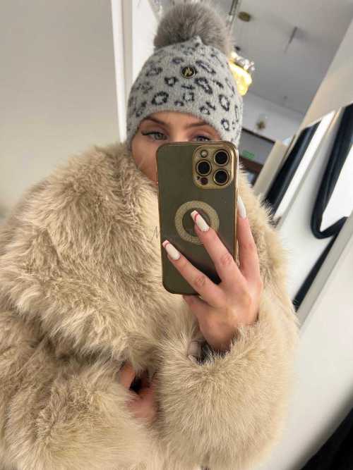 C020 Czapka z Pomponem W Panterkę Szara