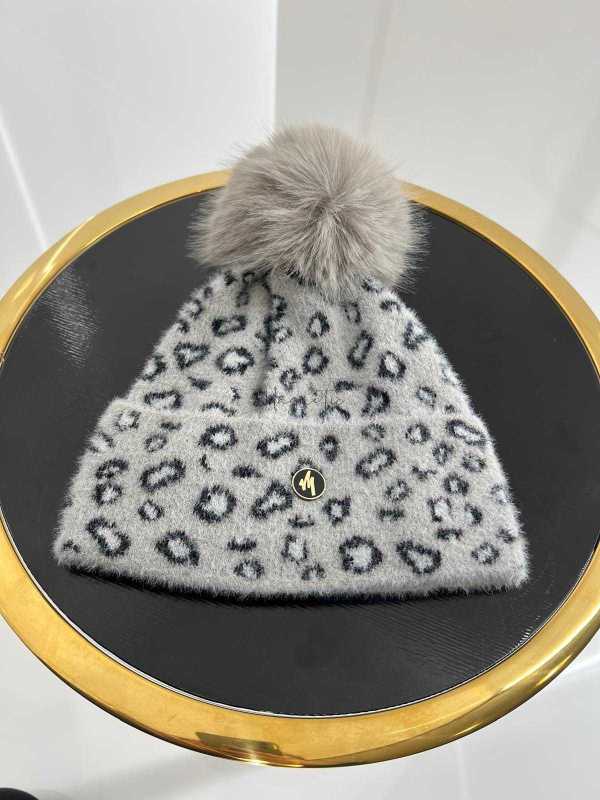 C020 Czapka z Pomponem W Panterkę Szara