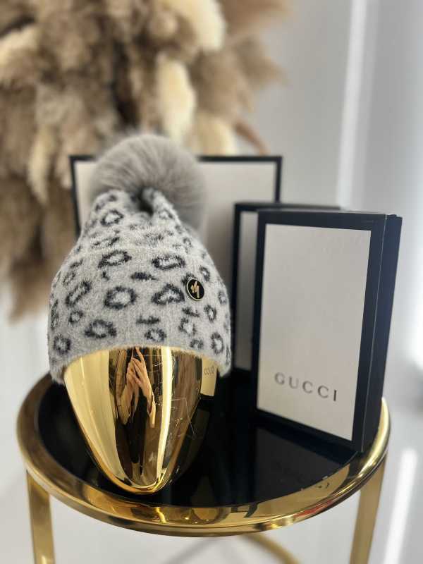 C020 Czapka z Pomponem W Panterkę Szara