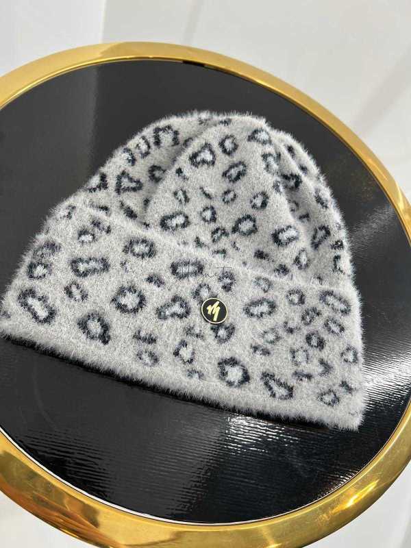 C923 Czapka W Panterkę Szara