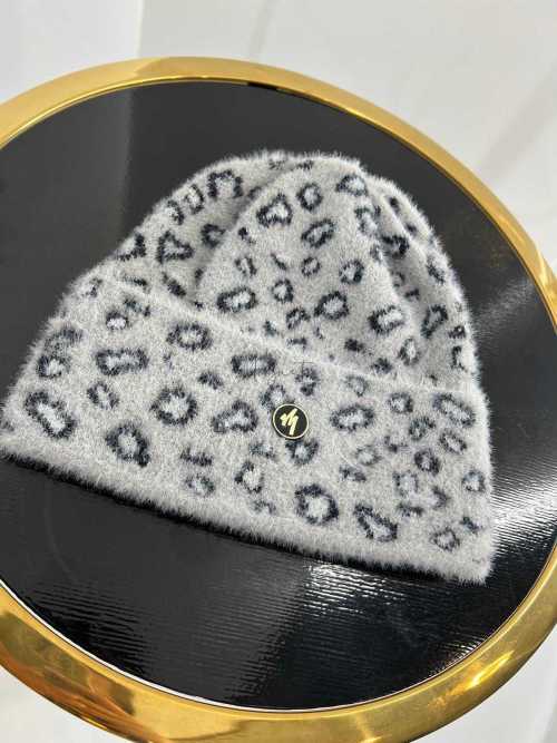 C923 Czapka W Panterkę Szara