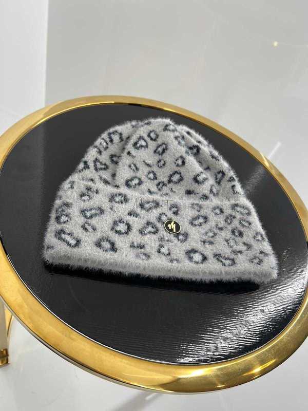 C923 Czapka W Panterkę Szara