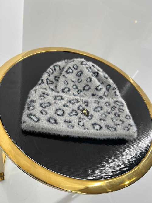 C923 Czapka W Panterkę Szara