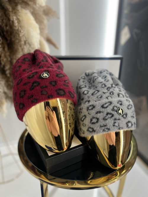 C923 Czapka W Panterkę Bordowa