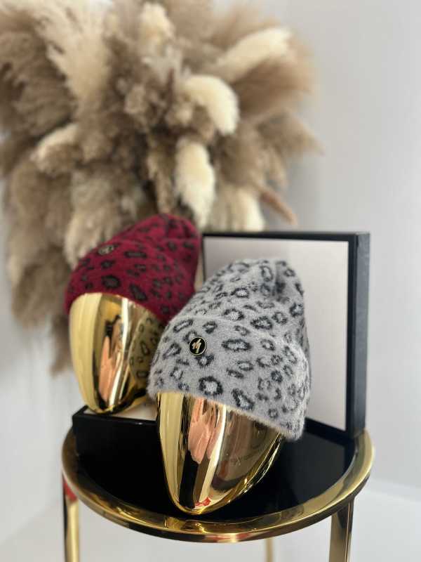 C923 Czapka W Panterkę Bordowa