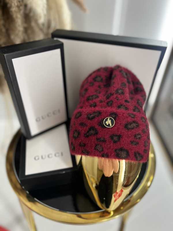 C923 Czapka W Panterkę Bordowa