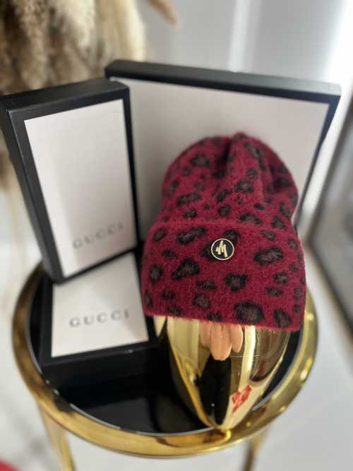 C923 Czapka W Panterkę Bordowa