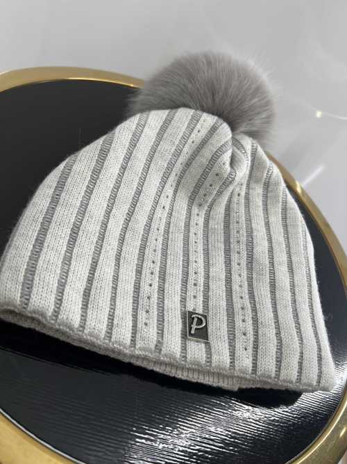 C017 Czapka z Pomponem Cyrkonie Szara