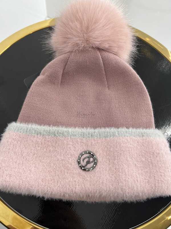 C017 Czapka Z Pomponem Gładka Różowa