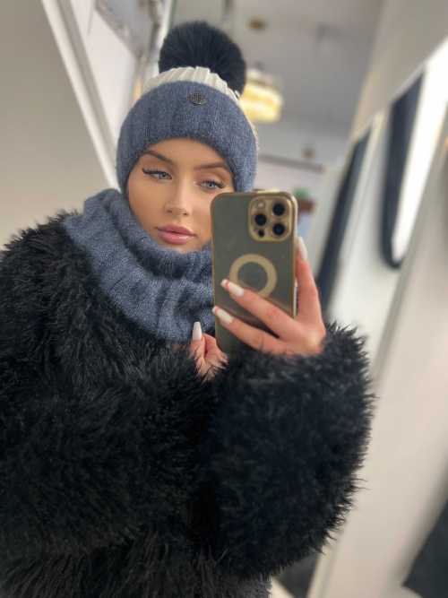 C81 Komplet Czapka + Komin Ze Złoceniem Granatowy