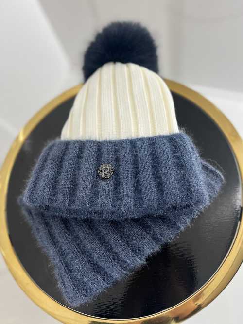 C81 Komplet Czapka + Komin Ze Złoceniem Granatowy