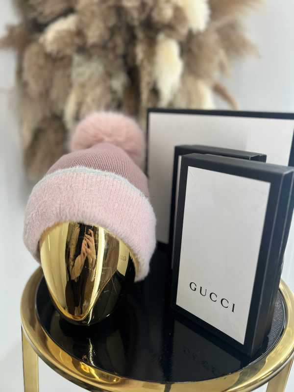 C017 Czapka Z Pomponem Gładka Różowa