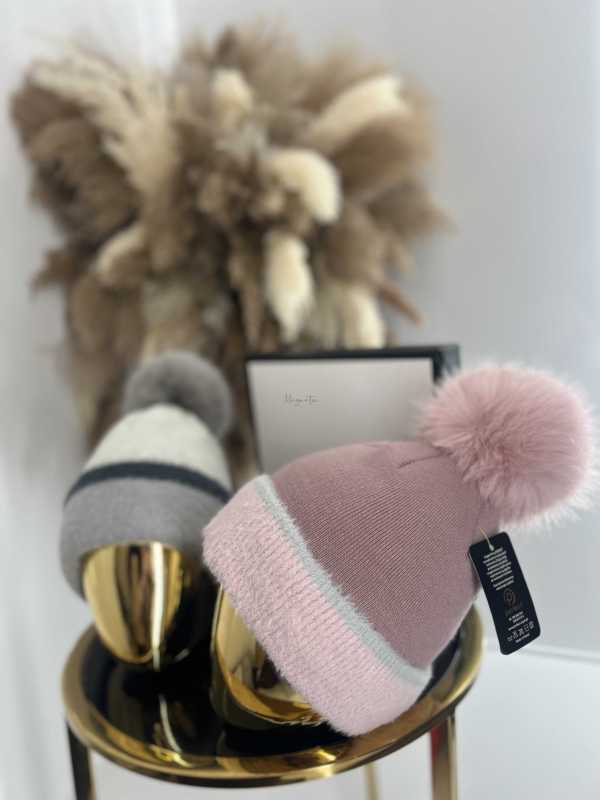 C017 Czapka Z Pomponem Gładka Różowa