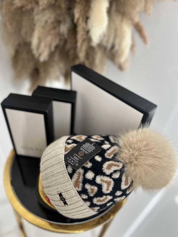 C017 Czapka Z Pomponem Panterka Beżowa