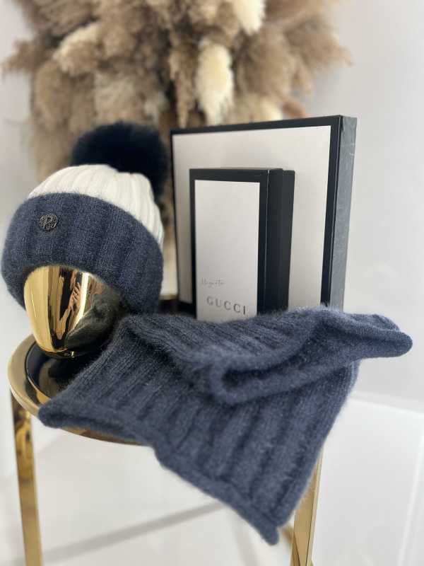 C81 Komplet Czapka + Komin Ze Złoceniem Granatowy