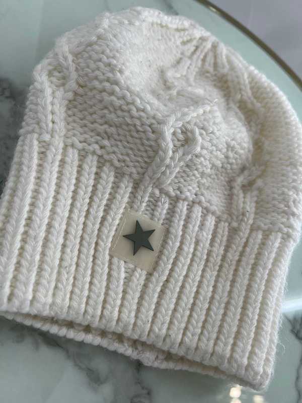 C175 Czapka Zimowa Damska Biała Warkocz