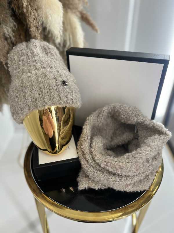 C042 Komplet Czapka + Komin Bucla Beżowy