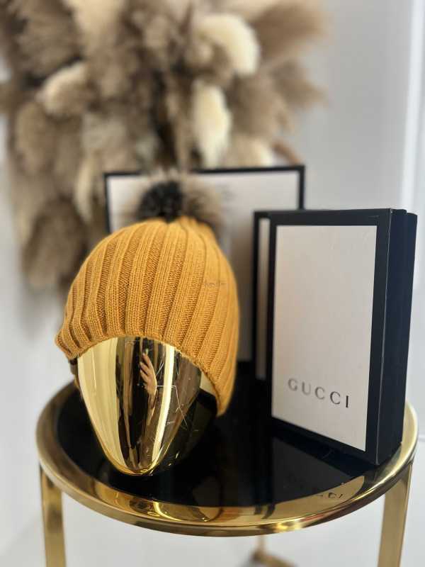 C164 Czapka Damska Musztarda pompon naturalny