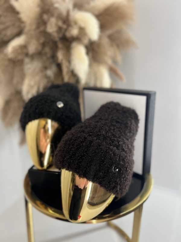 C405 Czapka Damska Zimowa Bukla Czarna