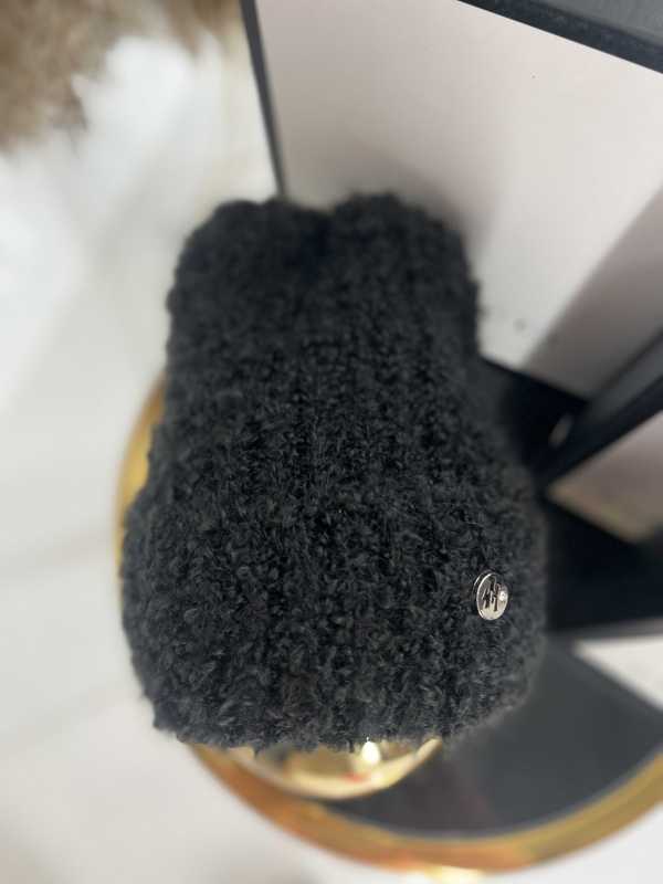 C405 Czapka Damska Zimowa Bukla Czarna