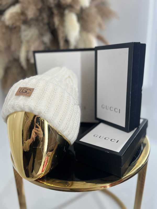 C405 Czapka Damska Zimowa UGC Biała