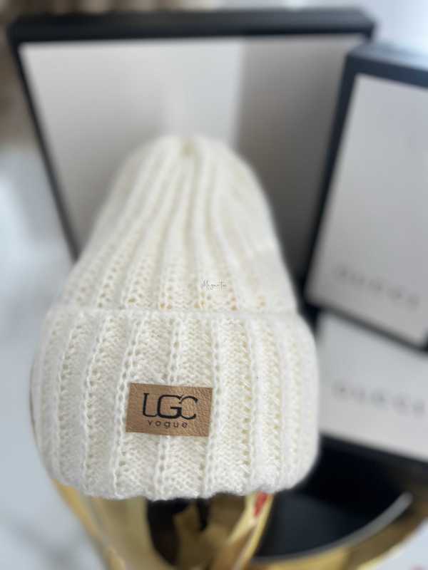 C405 Czapka Damska Zimowa UGC Biała