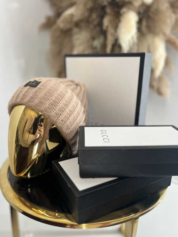 C405 Czapka Damska Zimowa UGC Beżowa