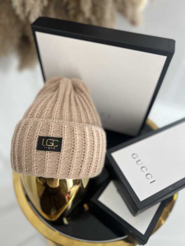C405 Czapka Damska Zimowa UGC Beżowa