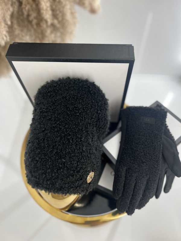 C405 Czapka Damska Zimowa Bukla Czarna