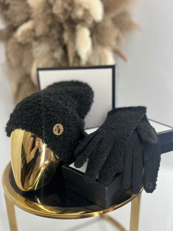 C405 Czapka Damska Zimowa Bukla Czarna