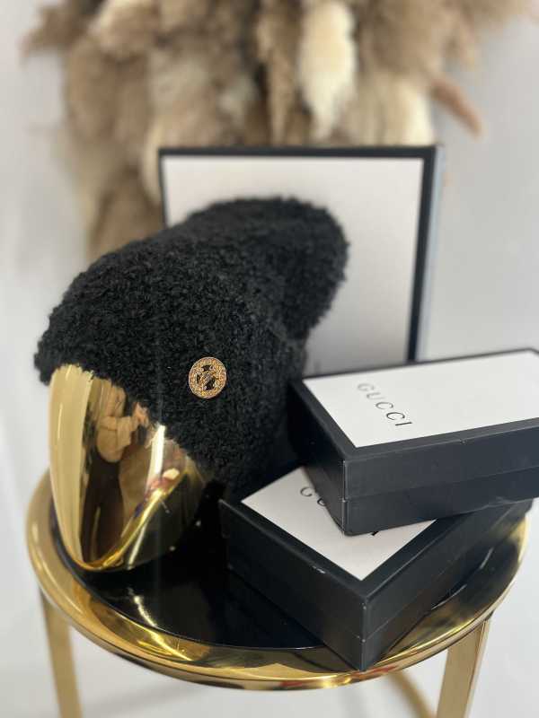 C405 Czapka Damska Zimowa Bukla Czarna