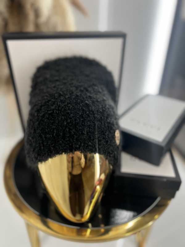 C405 Czapka Damska Zimowa Bukla Czarna