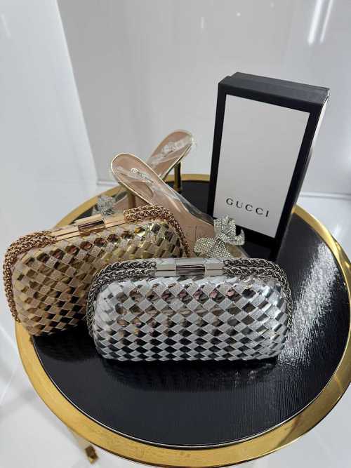 T106 Torebka Wizytowa Puzderko  Złota Łańcuszek