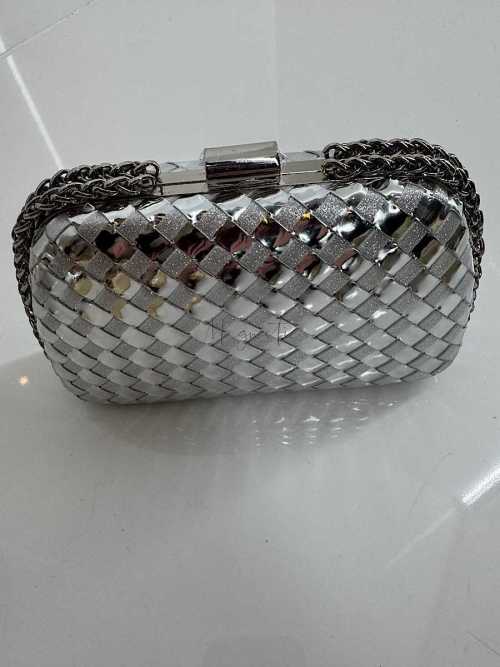 T106 Torebka Wizytowa Puzderko Srebrna Łańcuszek