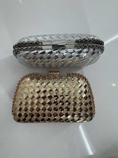 T106 Torebka Wizytowa Puzderko Srebrna Łańcuszek