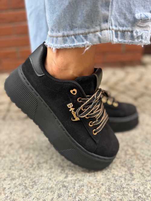 B204 Sneakersy Damskie Na Platformie – Modne Buty Sportowe z Cyrkoniami i Złotymi Dodatkami Ekoskóra Zamszowa Czarne