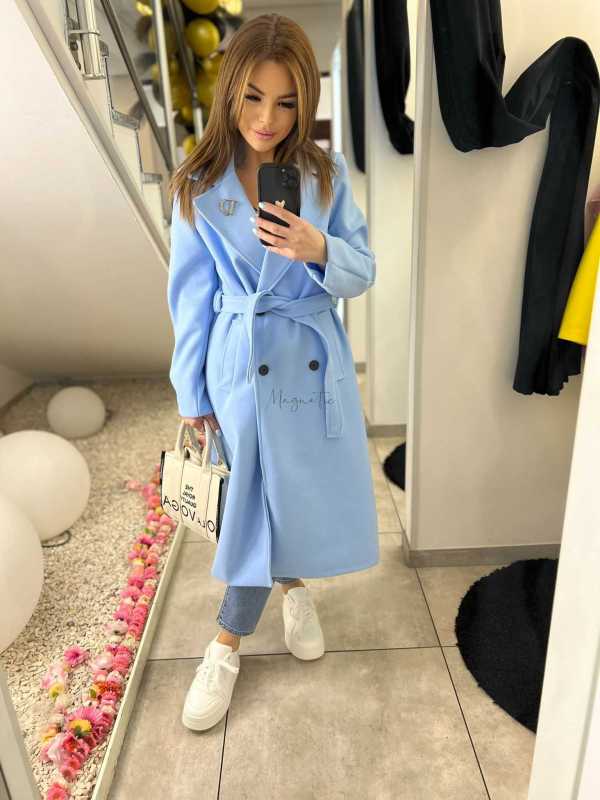 NB213 Elegancki Płaszcz Wiosenny z paskiem i Broszką Niebieski