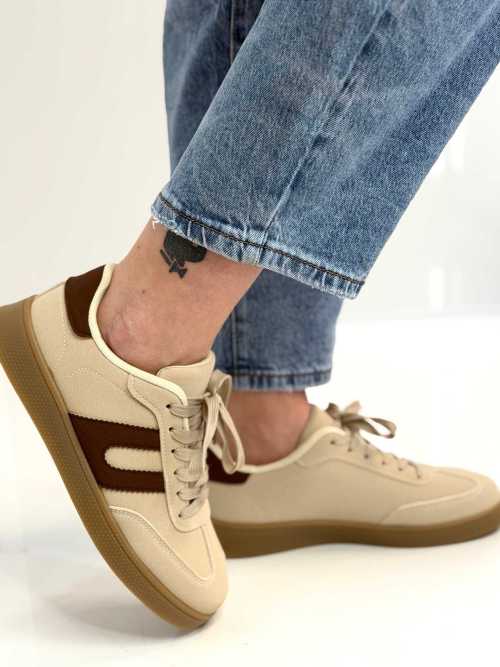 B319 Sneakersy Damskie Trampki W Stylu Retro– Modne Buty Sportowe z Paskami Ekoskóra Beż + Brąz