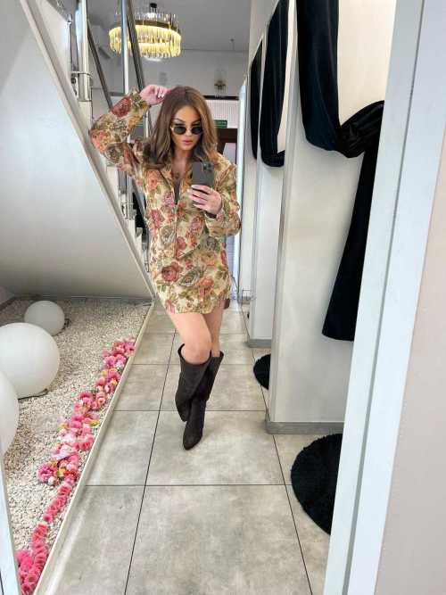 LM237 Spódnica Mini Damska Rosalia Żakard w kwiaty La Milla