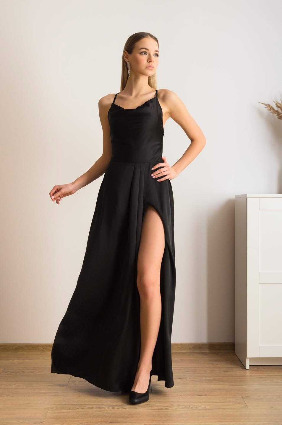 M565 Klasyczna Sukienka na Wesele Maxi Satin Czarna