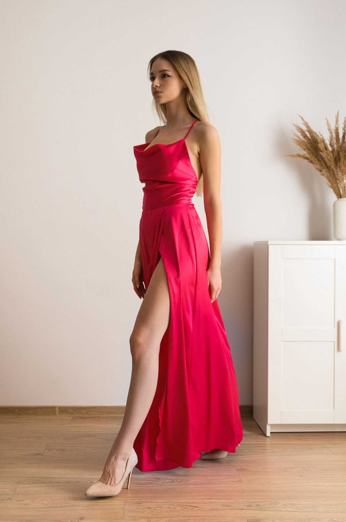 M565 Klasyczna Sukienka na Wesele Maxi Satin Fuksja