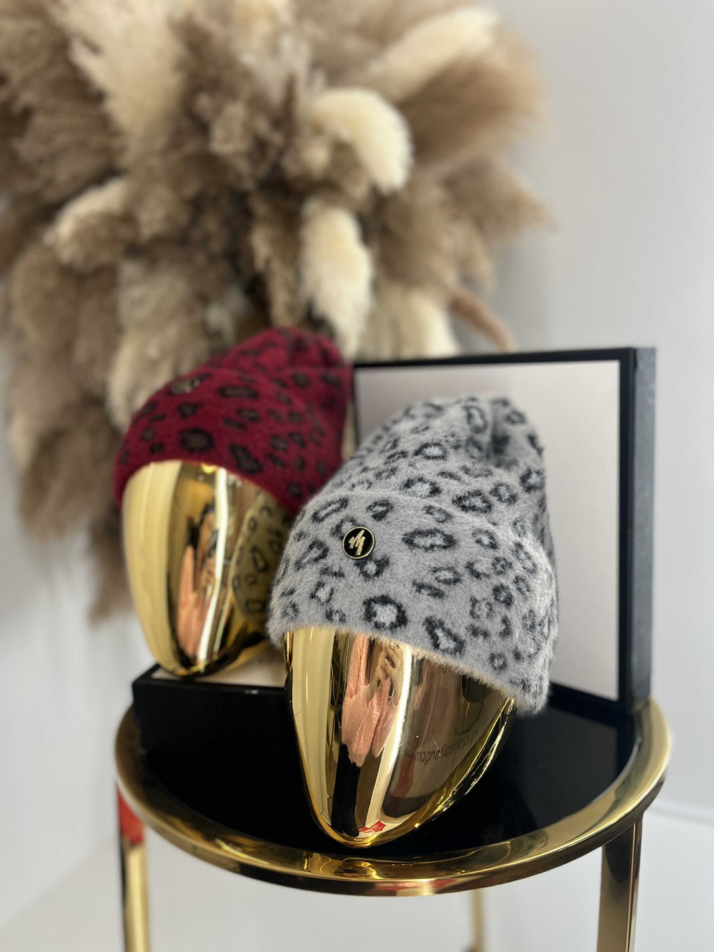 C923 Czapka W Panterkę Bordowa