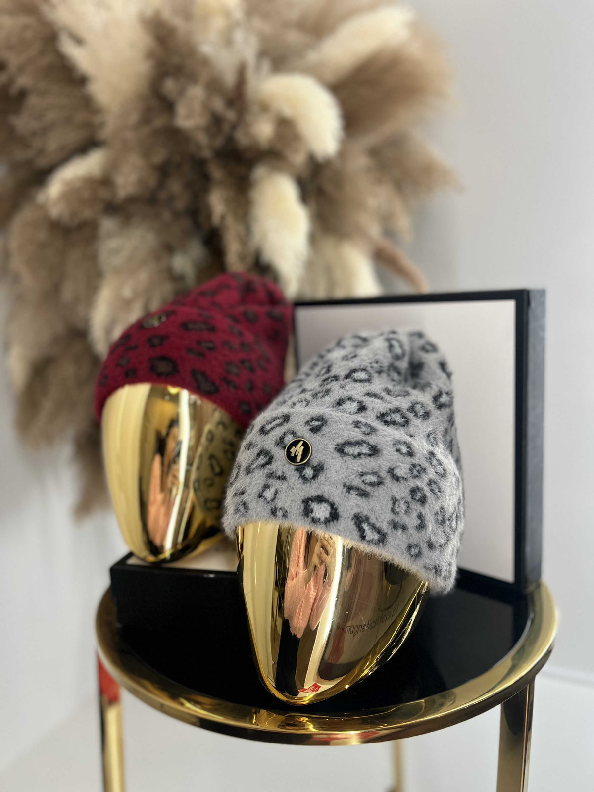 C923 Czapka W Panterkę Bordowa