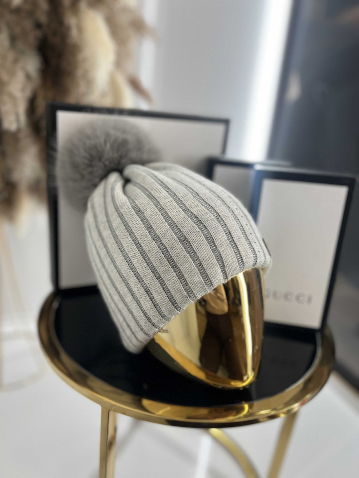 C017 Czapka z Pomponem Cyrkonie Szara