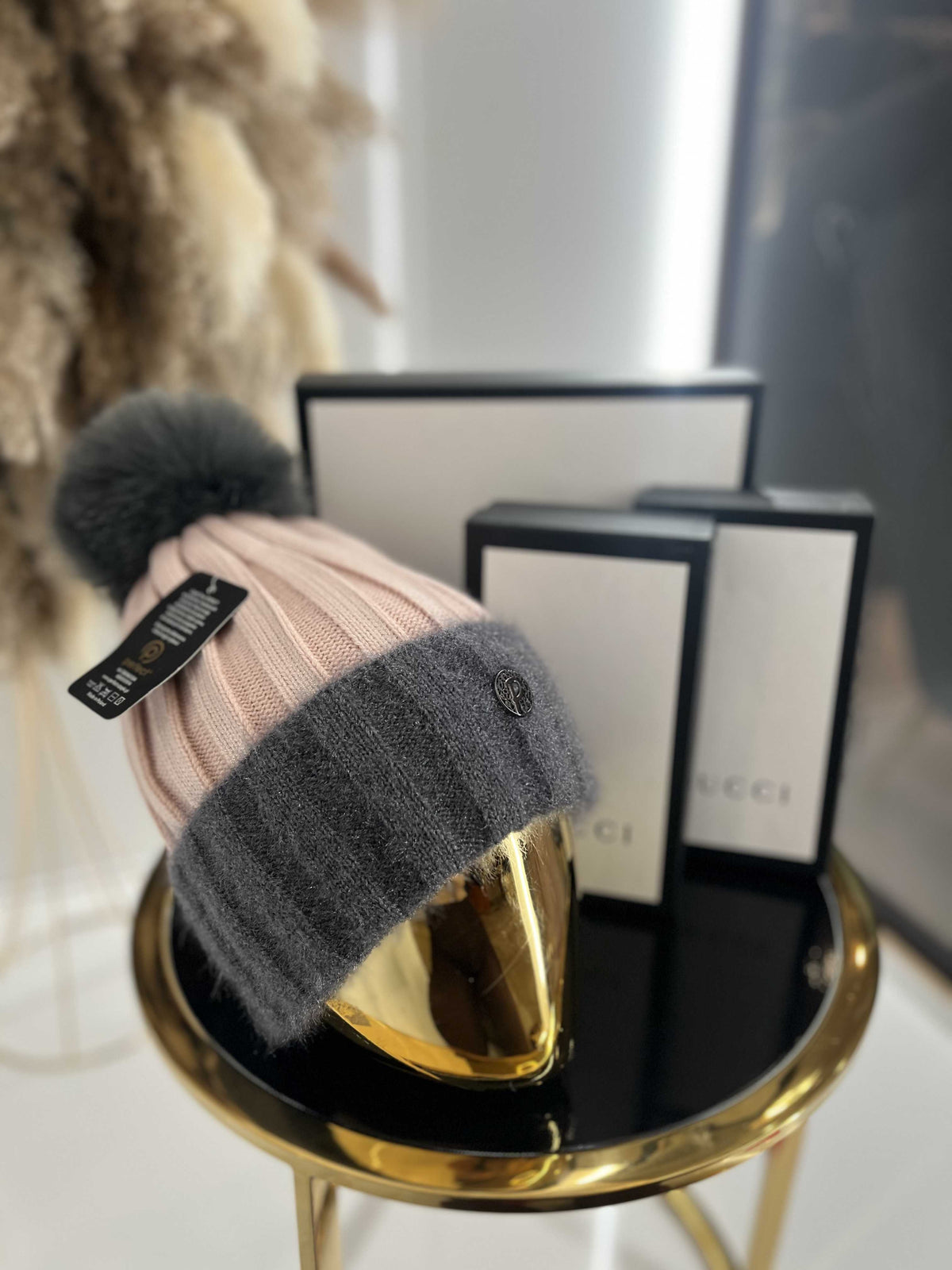 C017 Czapka Z Pomponem Złocona Szaro Różowa