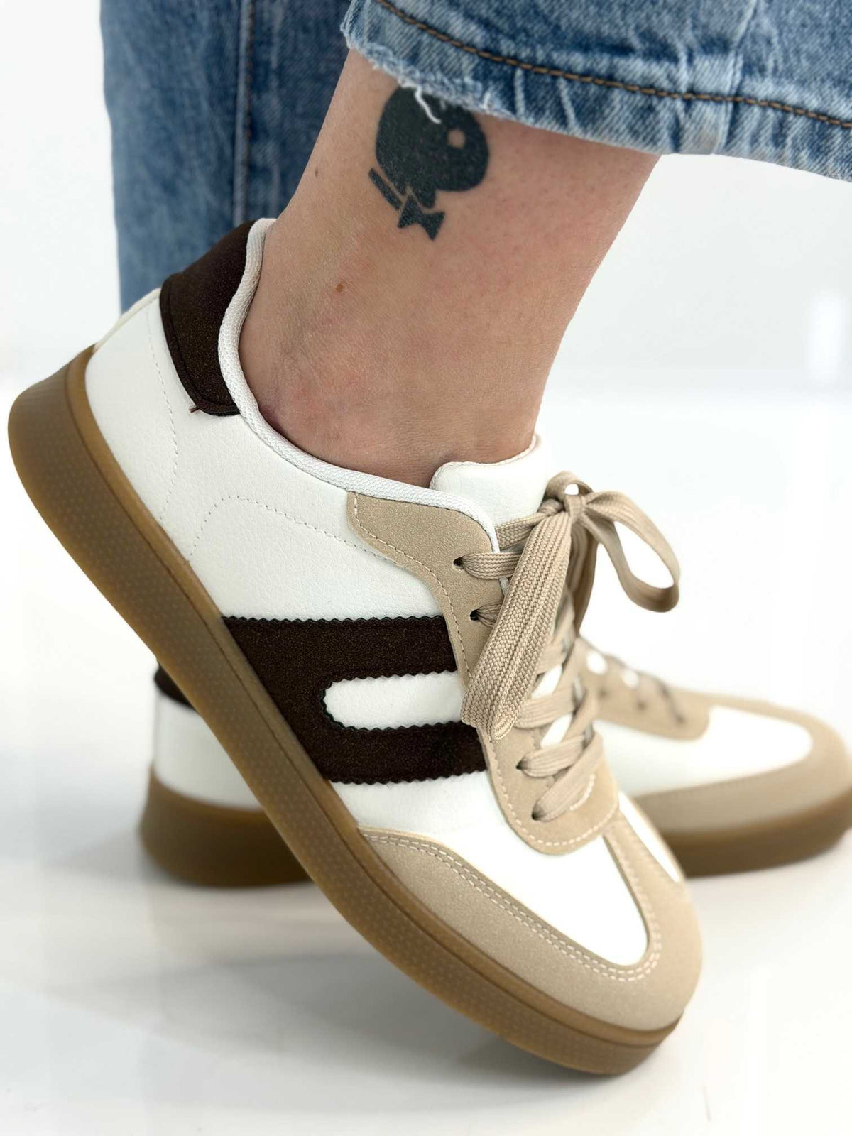 B319 Sneakersy Damskie Trampki W Stylu Retro– Modne Buty Sportowe z Paskami Ekoskóra Biało + Brązowe